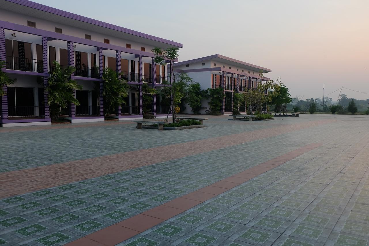 Menam Resort Nakhon Pathom Exterior foto